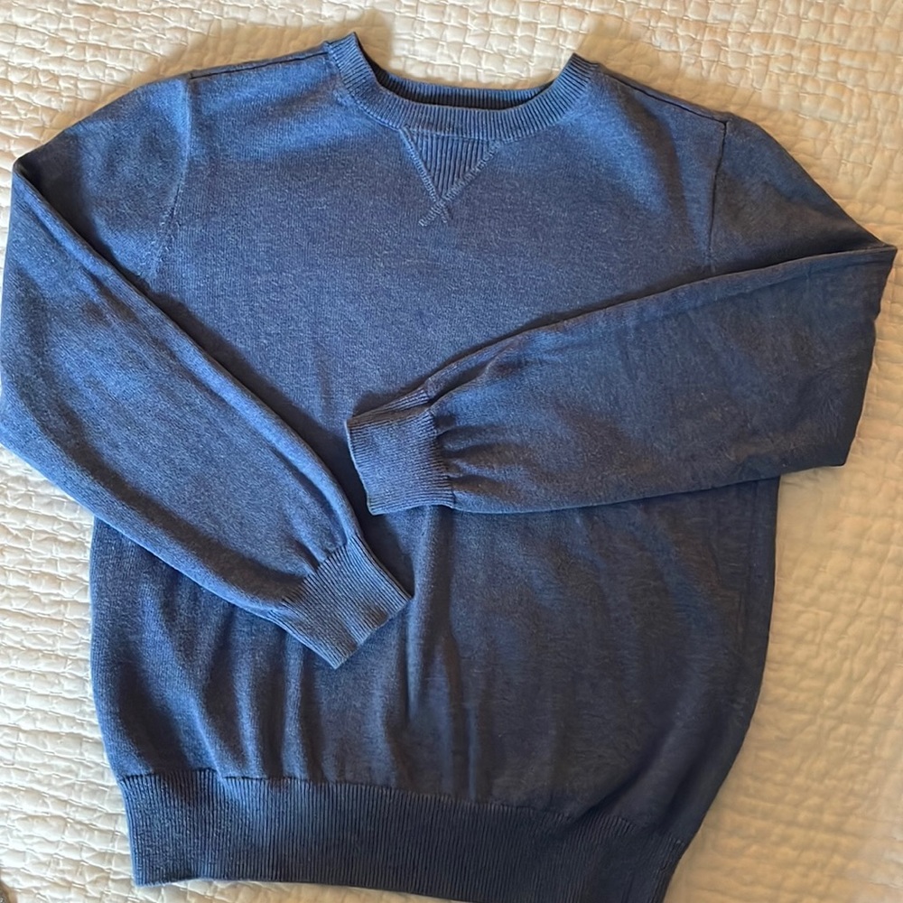 Crew it’s cotton unisex sweater. Youth 10